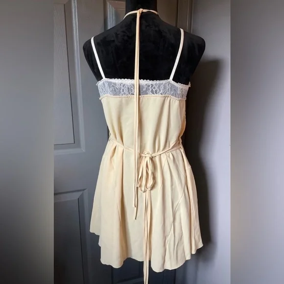 Zara Cream Mini Dress with Lace Detail - Picture 2 of 2
